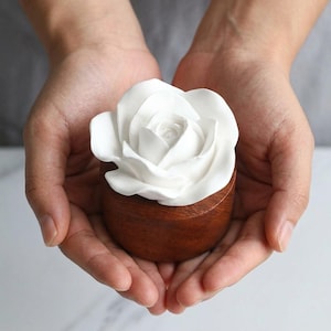Ceramic Flower Essential Oil Diffuser, Wooden Base Passive Aromatherapy Diffuser, Unscented Floral Room Decor Gift for Home Office Car