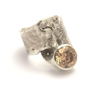 Ladies statement Reticulated ring with 8 mm stone