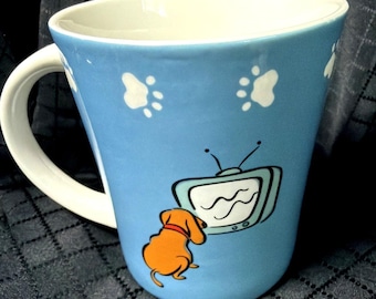 Max & Luey 18 oz Gibson Mugs Dog Watching TV Paw Prints