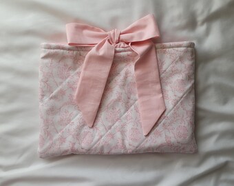 Pink Bow Book Sleeve, Handmade Quilted Coquette Book Cover, Cute Padded Book Pouch for Paperback Books, Aesthetic Bookish Gift for Reader