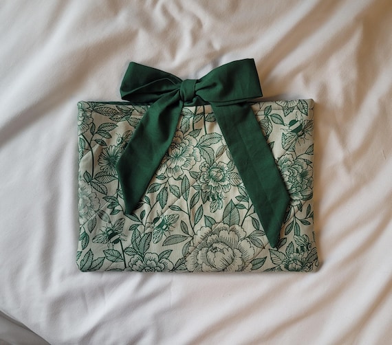 Emerald Green Floral Book Sleeve, Handmade Quilted Book Cover, Cute Padded Book Pouch for Paperback Books, Aesthetic Bookish Gift for Reader