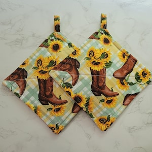 Sunflwoer Cowboy Boots Potholder, Kitchen Hot Pad, Western Potholder, Country Kitchen Decor, Southern Style Potholders, Fall Sunflower Decor
