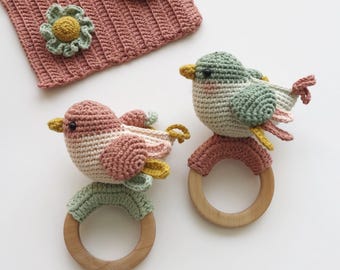 Crochet rattle pattern rainbow bird, amigurumi animal baby rattle toy  tutorial, cute easter crochet pattern, amigurumi crochet baby teething