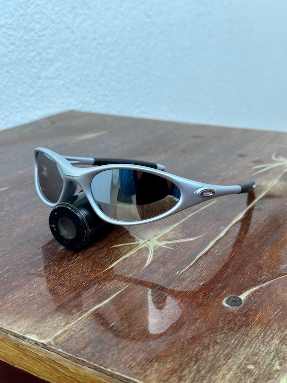 OAKLEY MINUTE レトロ Oakley Minute 1.0 silver and tan sunglasses #y2k | Depop