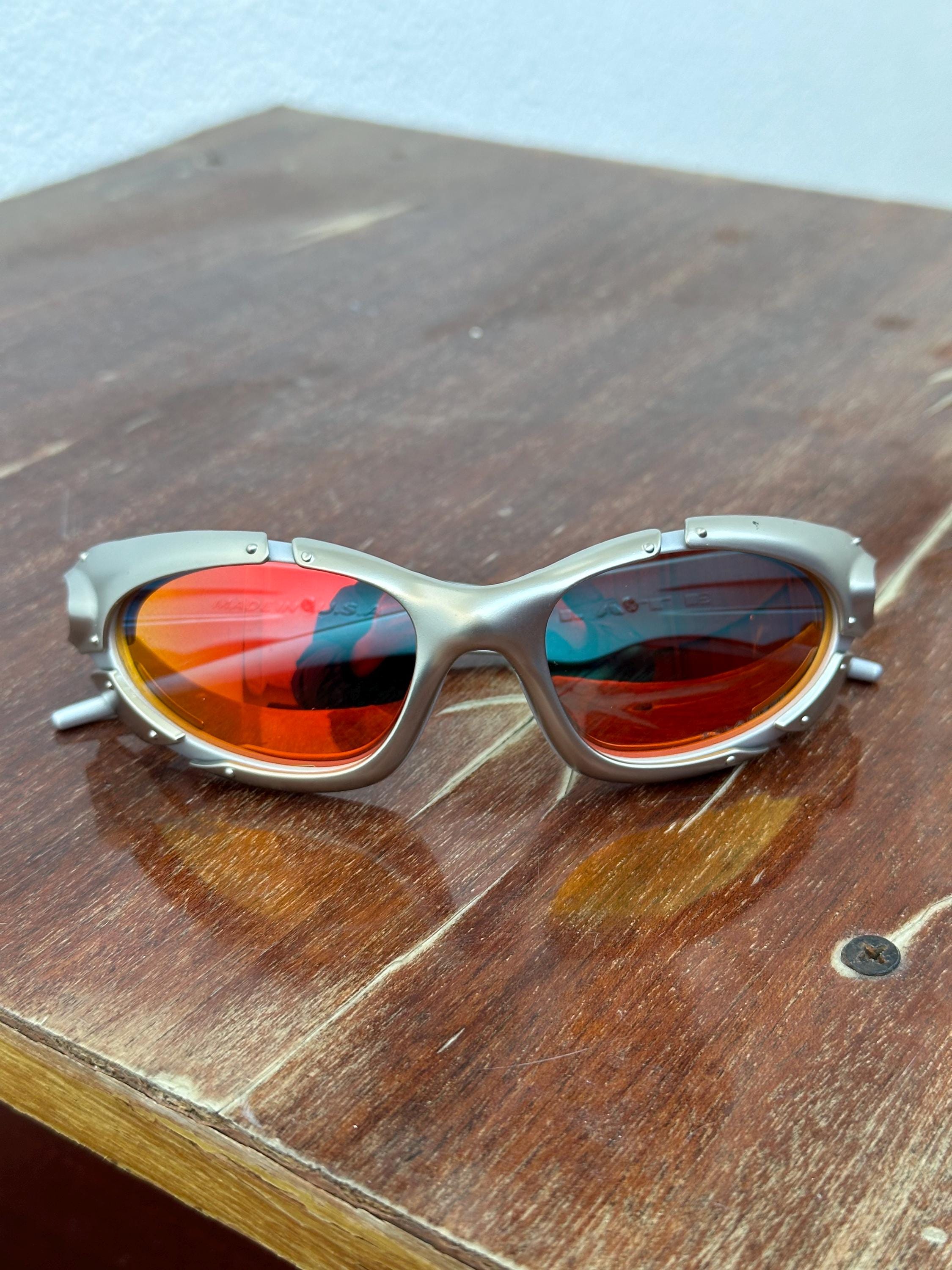 90's Metal White Red Oakley Plate Y2k Rare Vintage Gorpcore