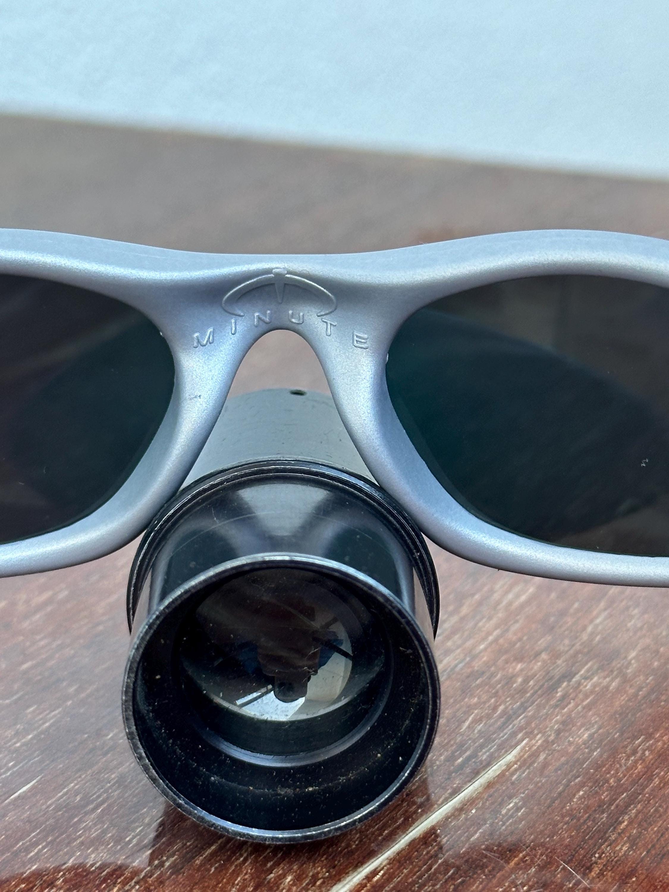 Мужские солнцезащитные очки Oakley Minute 1.0 серая и красная