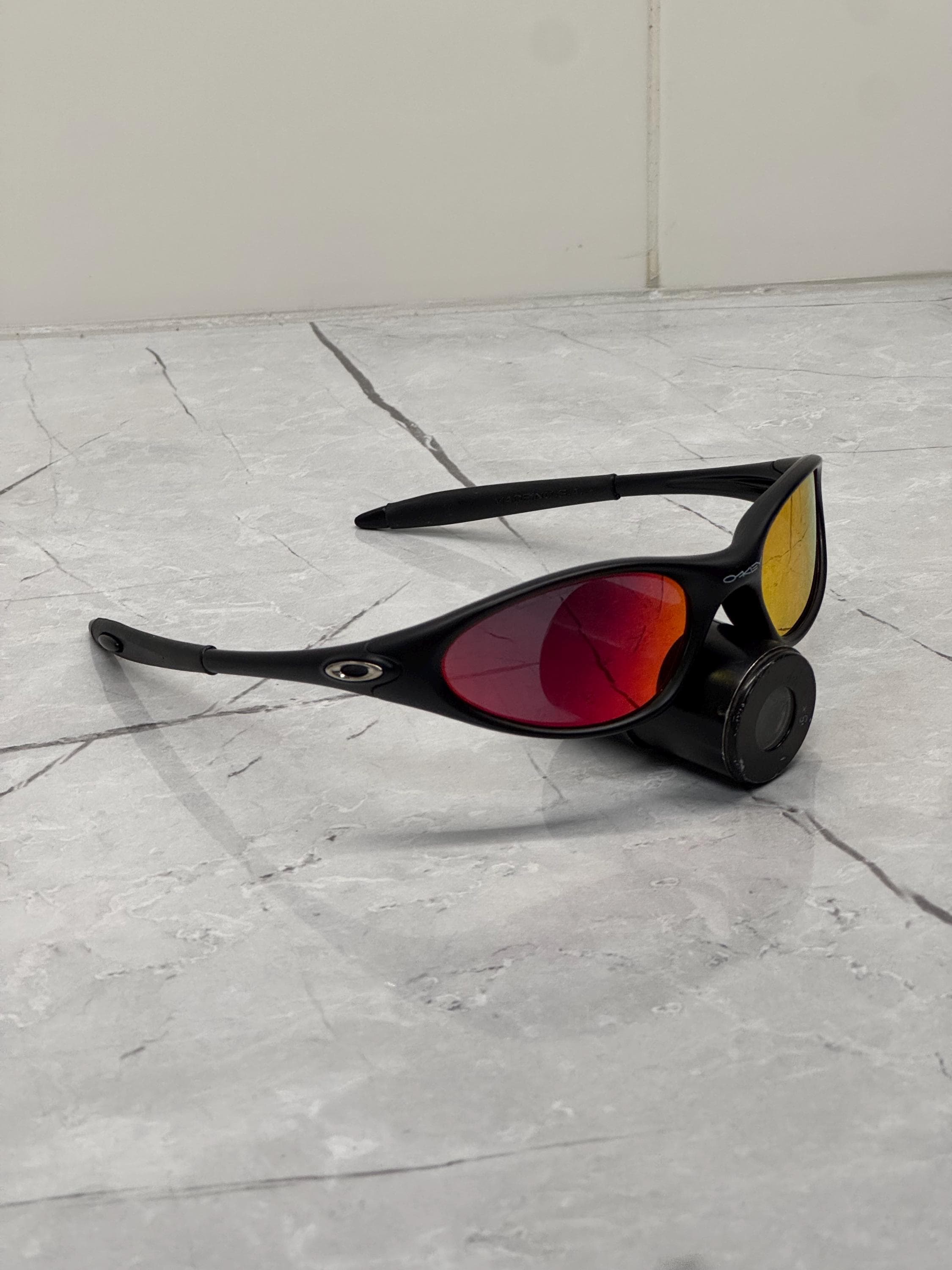 Солнцезащитные очки Oakley Minute 1.0 Black and Purple Eye Jacket