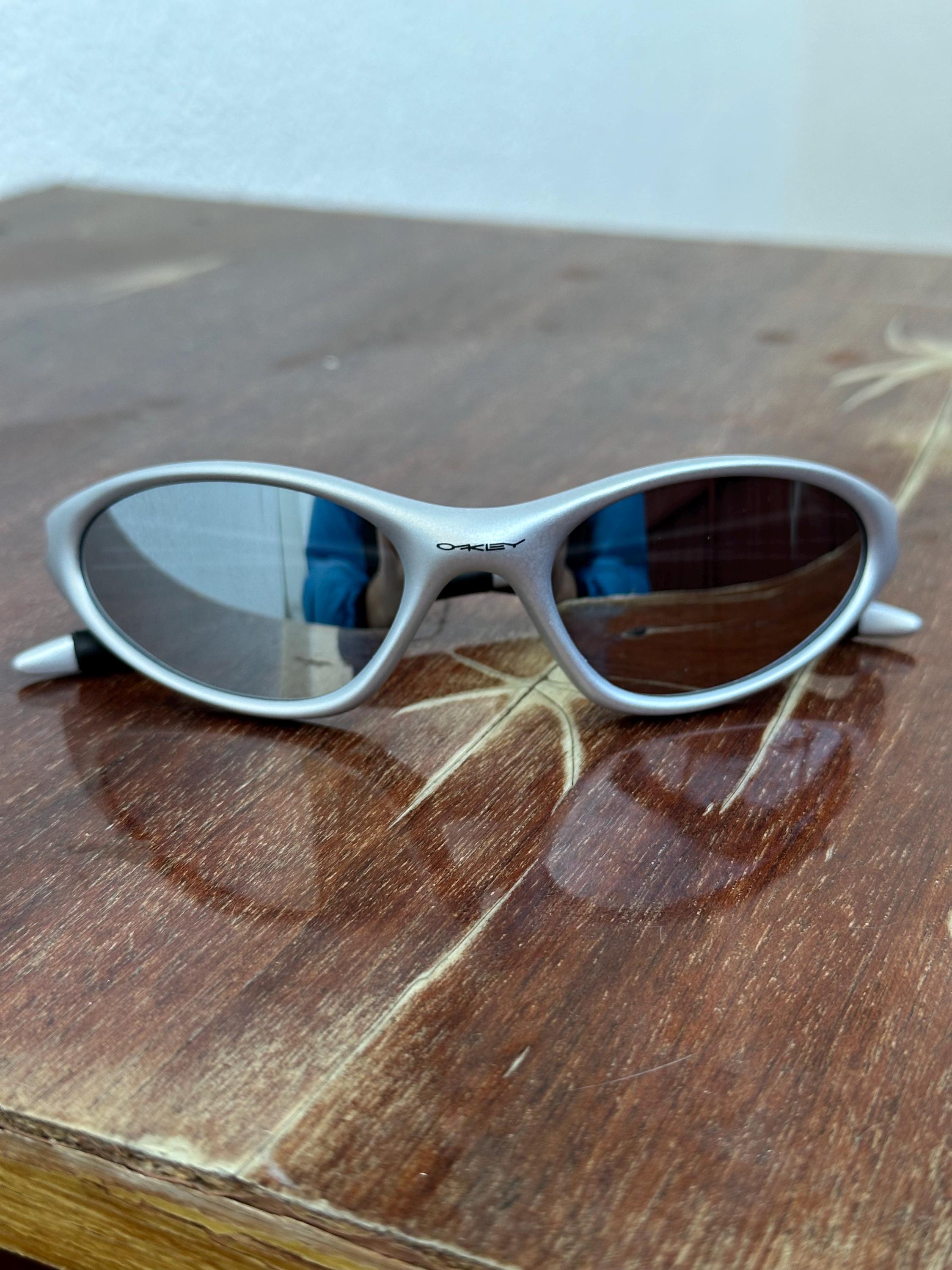小物 oakley minute 1.0 Oakley Minute 1.0 - Etsy Canada