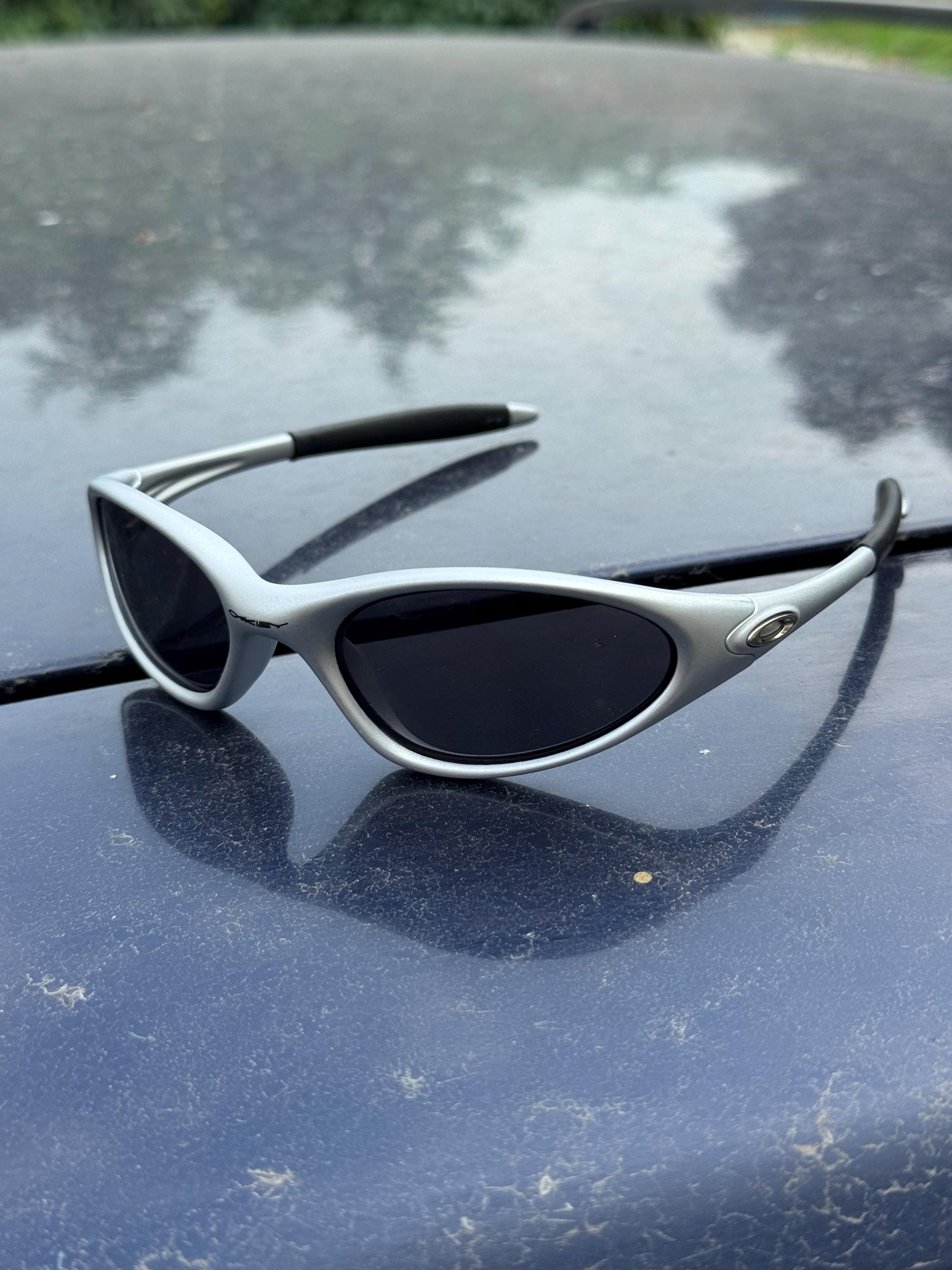 Oakley Minute 1.0 Black and Gray Eye Jacket Redux Prizm Iridium