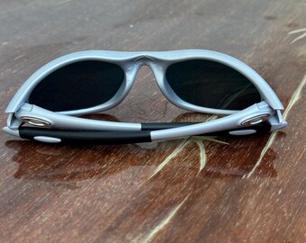 Мужские солнцезащитные очки Oakley Minute 1.0 серая и