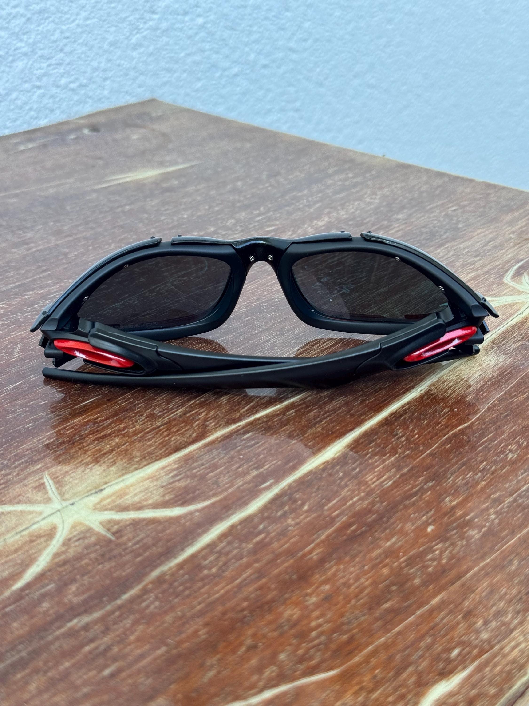 Oakley Plate Y2k Silver Red and Black Rare Vintage Gorpcore