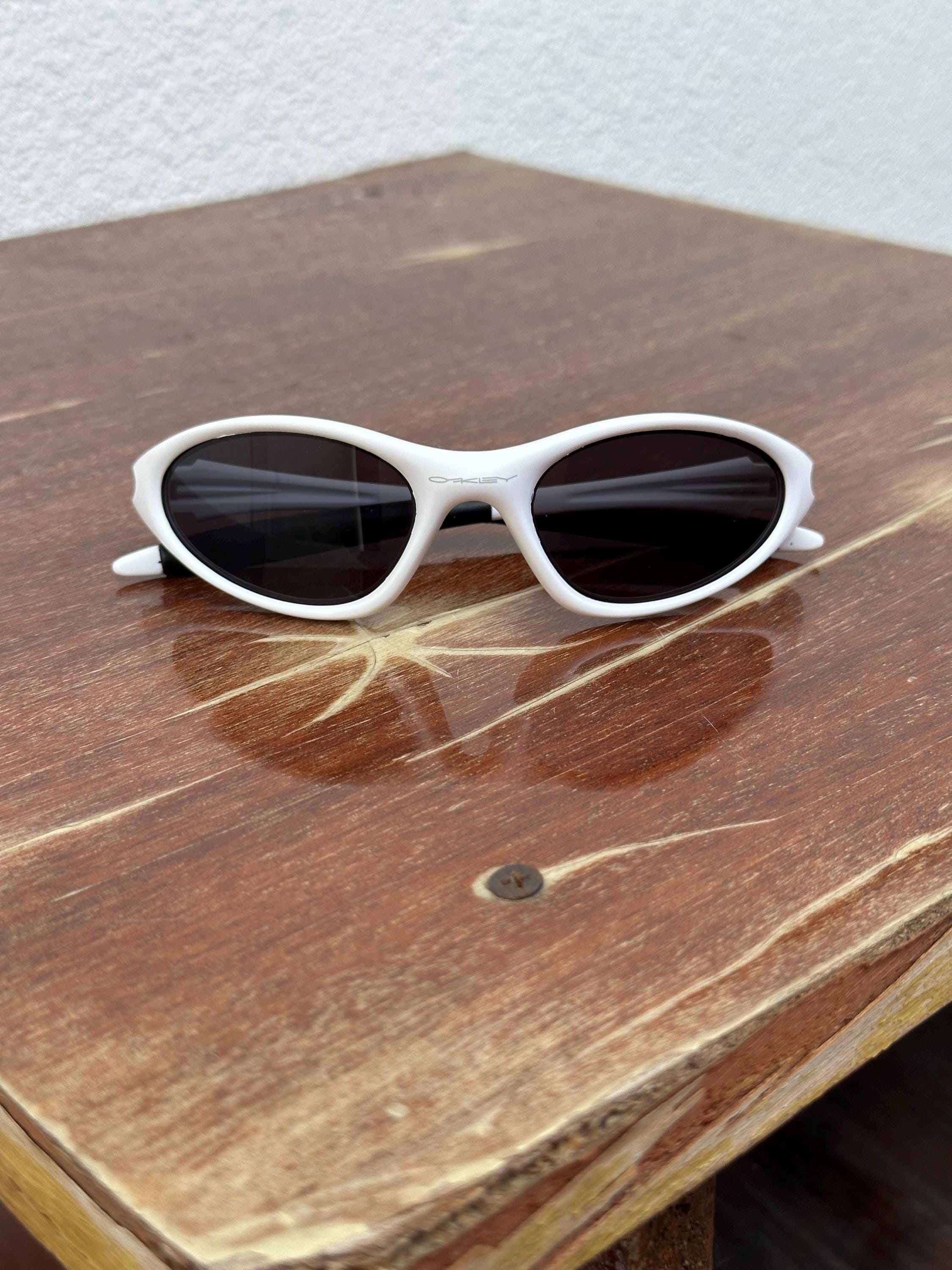 希少 ホワイト オークリー ミニッツ 1.0 ブラック アイ ジャケット