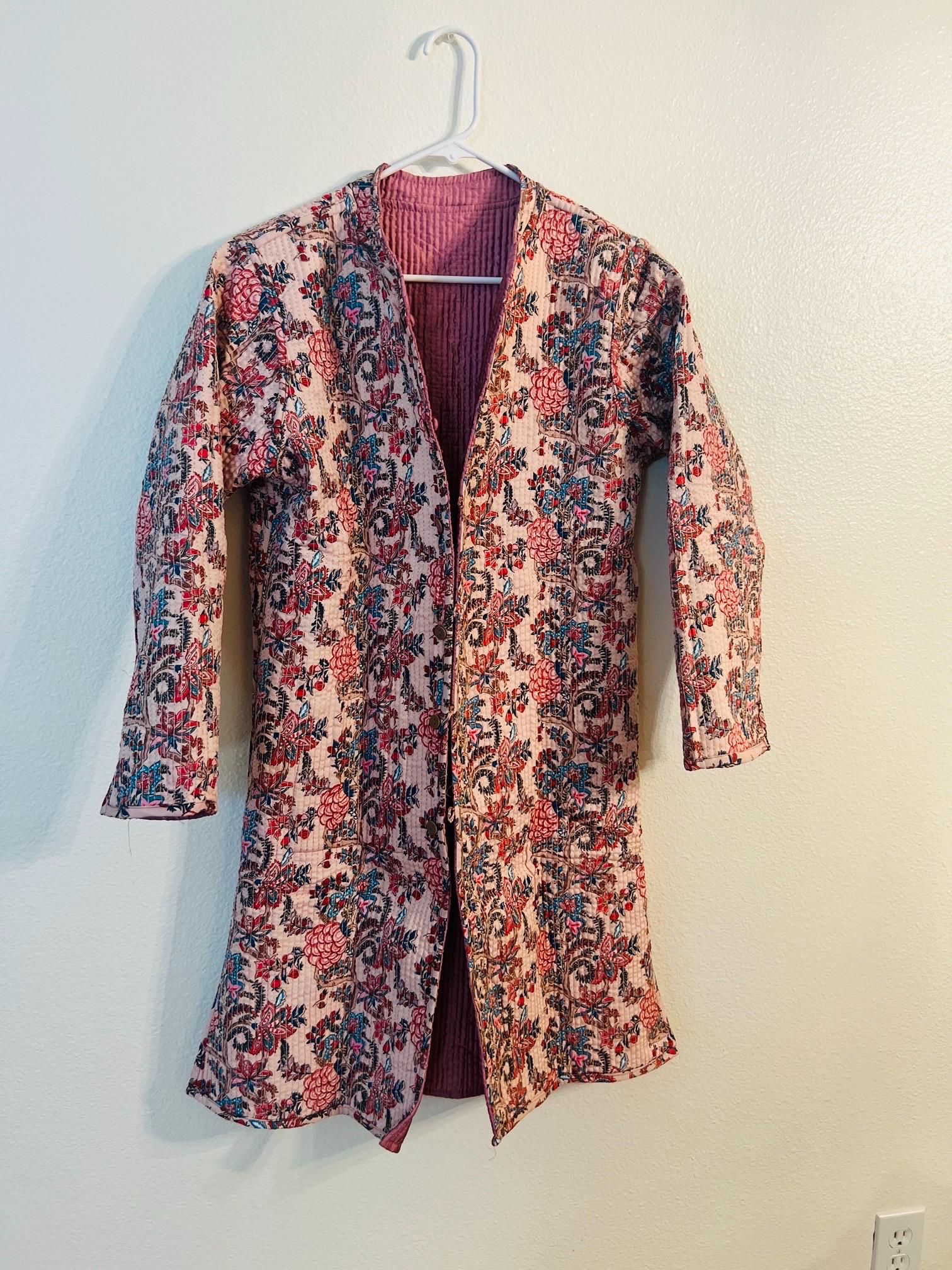 リバーシブルピンクの花柄ロングコート - ハンドメイドコットン 