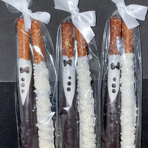 40 Bride and Groom Chocolate Covered Pretzels: Wedding Favor