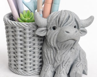 Highland cow pen pot/faux plant pot