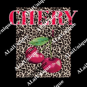 Op de afbeelding: Grafisch ontwerp met twee rode kersen met groene bladeren en het woord "CHERY" in het rood, tegen een luipaardprint achtergrond op een zwarte achtergrond.
