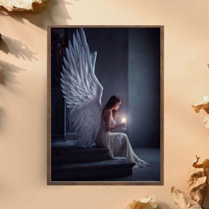 Impresión artística de ángel con vela, ilustración de ángel guardián sereno, arte de pared espiritual, decoración angelical pacífica para el hogar, póster de fantasía celestial