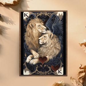 Impression de carte à jouer Roi lion de coeur, oeuvre d'art majestueuse paire de lions, décoration inspirée des cartes royales, art mural amoureux des animaux
