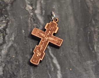 Colgante de cruz ortodoxa de madera hecho a mano (2,5 cm) – Crucifijo IC XC – Disponible individualmente o al por mayor.