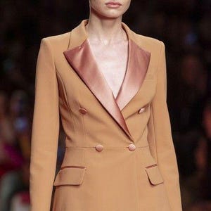 Women Beige Customized 2Pc Suits Tuxedo Wedding Outfits for Bride & Bridesmaid Women Bussiness Suits 2 Piece Formal Suits Wedding Dress Suit