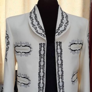 Chaqueta de mariachi a medida color marfil para hombre, chaqueta charra con bordado floral, atuendo de boda, atuendo mexicano para novio, atuendo de cóctel, atuendos vintage