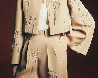 Traje de novia/cóctel de dos piezas color beige a medida para mujer, adornado con cristales.