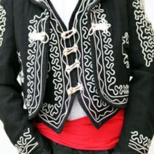 Men Custom Made Black 3Pc Mariachi Suits White Embroidered Charro Wedding Suit Vintage Charro Suit Men&#39;s Party Costumes Halloween Outfits