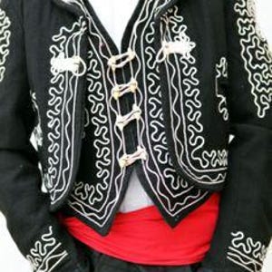 Trajes de mariachi negros de 3 piezas hechos a medida para hombre, traje de boda de charro blanco bordado, traje de charro vintage, disfraces de fiesta para hombre, disfraz de mariachi para hombre.