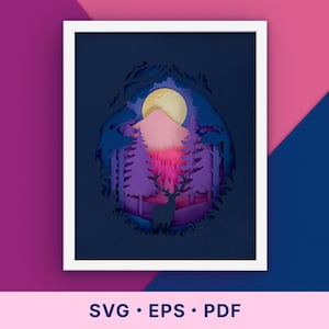 Pode incluir: Uma obra de arte em papel emoldurada que retrata uma cena de floresta em camadas com uma lua cheia. A obra apresenta uma montanha, árvores e um veado, com cores rosa, roxo e azul. A parte inferior da moldura exibe o texto "SVG • EPS • PDF".