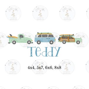 Op de afbeelding: Borduurontwerp met drie voertuigen met surfplanken op het dak, een groene pick-up, een blauwe bestelwagen en een bruine stationwagen. Het ontwerp bevat de naam "Teddy" en de maten 4x4, 5x7, 6x6 en 8x8.