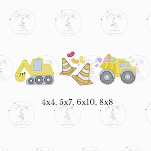 Könnte beinhalten: Stickereien mit einem gelben Bauwagen, einem gelben Bagger und zwei orangefarbenen Verkehrskegeln mit verstreuten Gummibärchen. Der Text "4x4, 5x7, 6x10, 8x8" befindet sich unter den Stickereien.