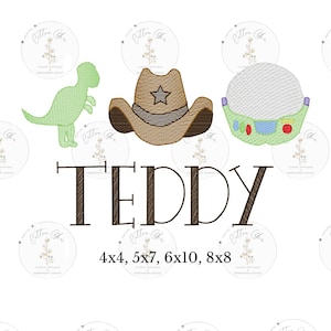 Peut inclure: Broderie représentant un dinosaure vert, un chapeau de cowboy marron avec une étoile et un vaisseau spatial vert et bleu. Le nom "TEDDY" est brodé sous le motif. Le motif est disponible dans les tailles 4x4, 5x7, 6x10 et 8x8.