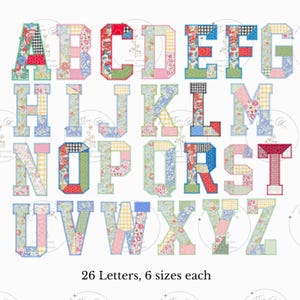 Könnte beinhalten: Ein Satz von 26 Patchwork-Alphabetbuchstaben in verschiedenen Farben und Mustern, darunter Rot, Blau, Grün, Gelb und Weiß. Die Buchstaben sind blau umrandet und haben einen Vintage-Look, der handgefertigt aussieht. Der Text "26 Buchstaben, 6 Größen jeweils" befindet sich am unteren Rand des Bildes.