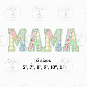 Könnte beinhalten: Ein Patchwork-Stickmuster des Wortes "MAMA" in sechs Größen: 5, 7, 8, 9, 10 und 11 Zoll.