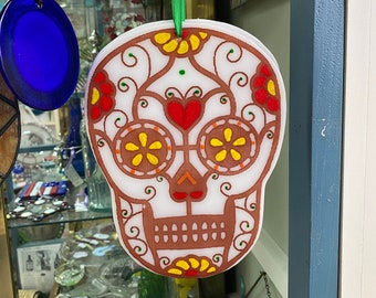 Calavera con corazones... vidrio fusionado y pintado