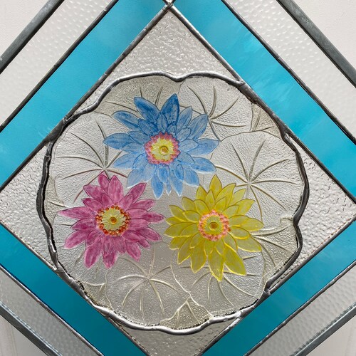 Lotus Plate in a diamond/square shops