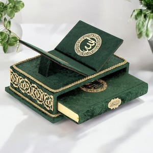 Personalisiertes Koran-Set mit Schreibtischständer Koranständer Islamisches Geschenkset Muslimisches Geschenk Islamisches Hochzeitsgeschenk Geburtstagsgeschenk Umrah Geschenk Samt Geschenk