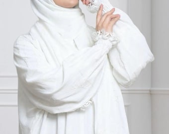 Jednoczęściowa suknia modlitewna i abaja z doszytym hidżabem – haftowana