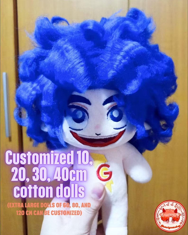 May include: A white plush doll with blue curly hair and a smiling face. The doll is wearing a white shirt with a yellow lightning bolt and the letter "G" on it. The doll is 10, 20, 30, or 40 cm tall.  Customized 10, 20, 30, 40cm cotton dolls (EXTRA LARGE DOLLS OF 60, 80, AND 120 CM CAN BE CUSTOMIZED)