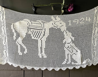 Crocheted Lace Banner/Valance with Horse and Dog Motifs 1924 in Cotton