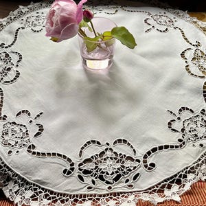 Table Topper/Doily in Linen and Point De Venise Needle Lace