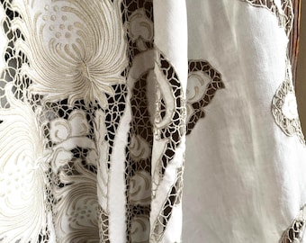 Cortina/portiere vintage de Madeira en lino, bordado a mano, algodón Richelieu calado.