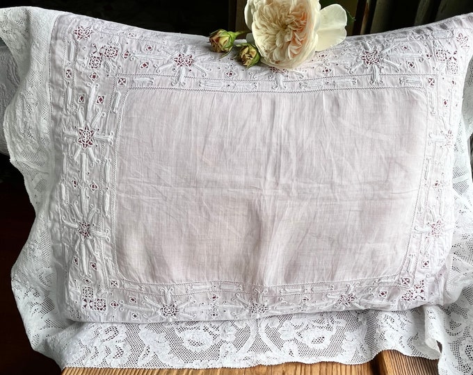 Heirloom Pillow Tucking and White Lace main image 1