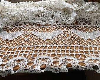 Cluny Bobbin Lace Tablecloth with Butterfly Motifs in Cotton 100" x 60"