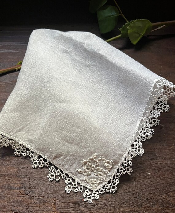 White Linen Handkerchief with Tatted Lace Trim - image 5
