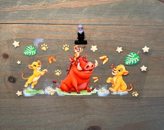 El Rey León Disney Timón Pumba / Vinilo adhesivo UV DTF para vasos infantiles de 473 ml (16 oz) – Adhesivo permanente e impermeable para vasos y tazas Libbey / Bola de nieve