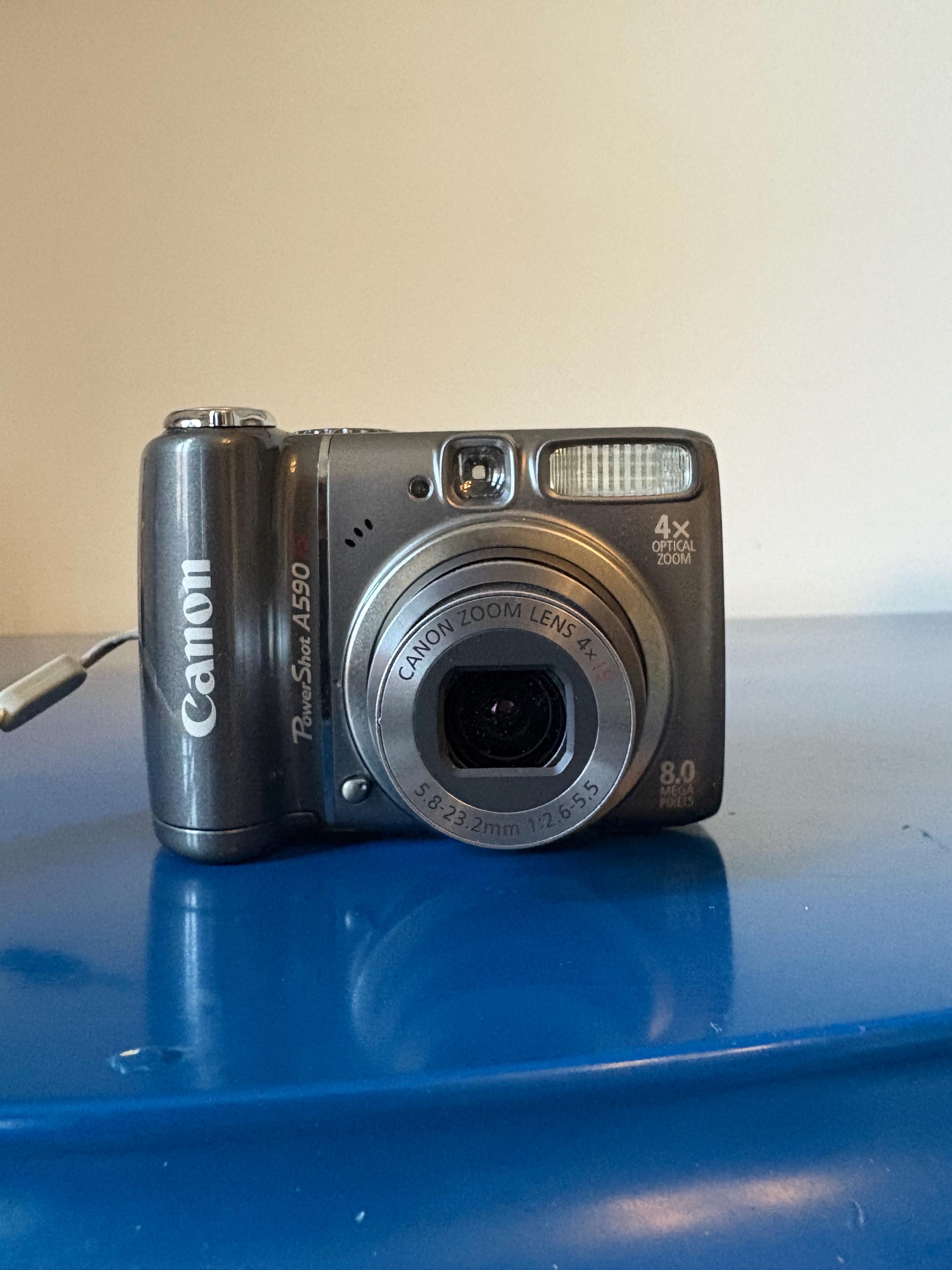 Canon PowerShot A590 IS · 8 MP CCD デジタルカメラ · 動作確認済み