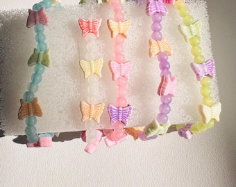 5er Pack bunte Schmetterling Perlen Armbänder für Mädchen, Dehnbare Armbänder für Kleinkinder, Geschenkidee für Mädchen