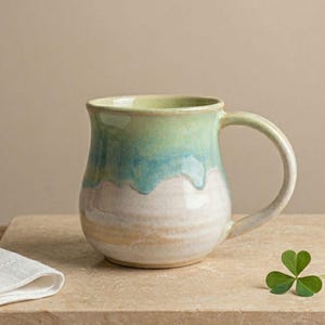 Taza de cerámica irlandesa hecha a mano – Taza de café de cerámica con diseño de goteo en color verde turquesa