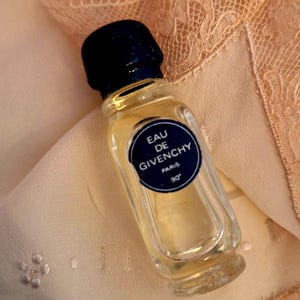 Miniatura Givenchy Eau de Givenchy Para Mujeres 4 ml - 1/8 fl.oz. profumo vintage per collezionisti. Sin caja.Año 1980